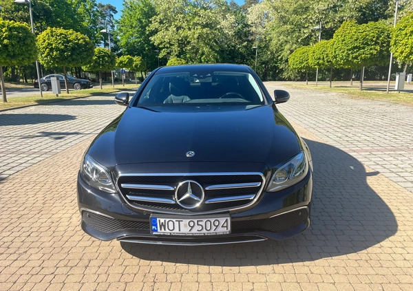 Mercedes-Benz Klasa E cena 159900 przebieg: 95000, rok produkcji 2018 z Józefów małe 301